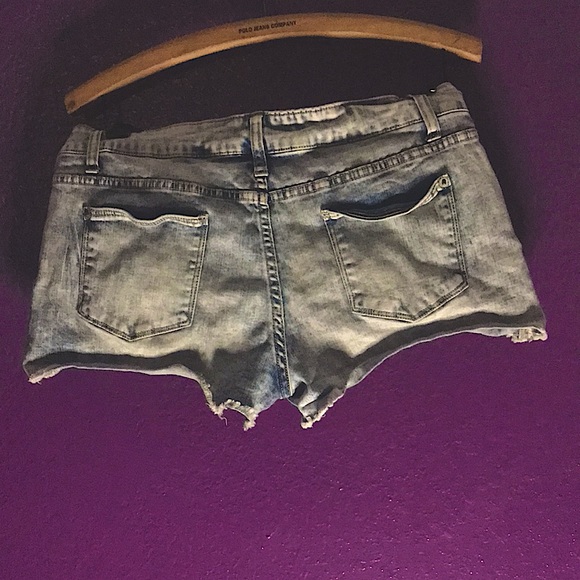 Women Jean Shorts Sz13 - Picture 2 of 2